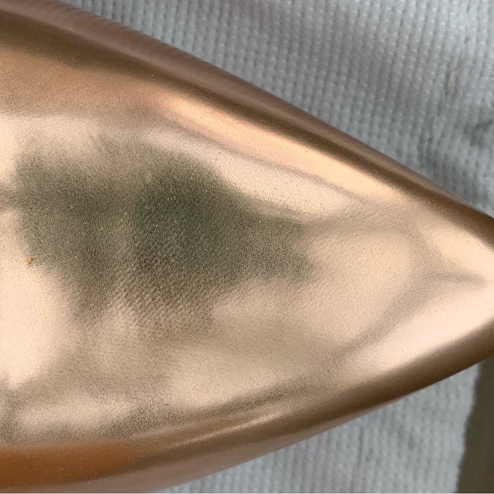 Stuart Weitzman Women's Rose Gold Leather Pumps - Picture 15 of 16